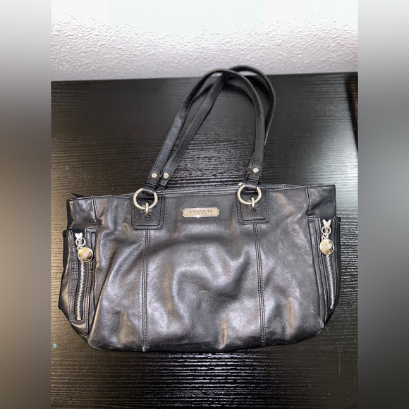Coach Mid-Size Women’s Soft Black Leather Handbag Shoulder Bag F19252 - Picture 1 of 8
